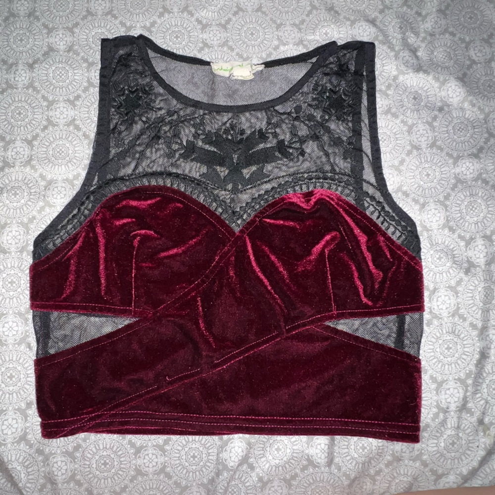 Women’s velvet crop size S